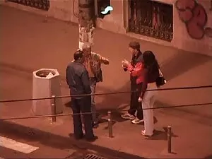 Xenia menikmati berm ...